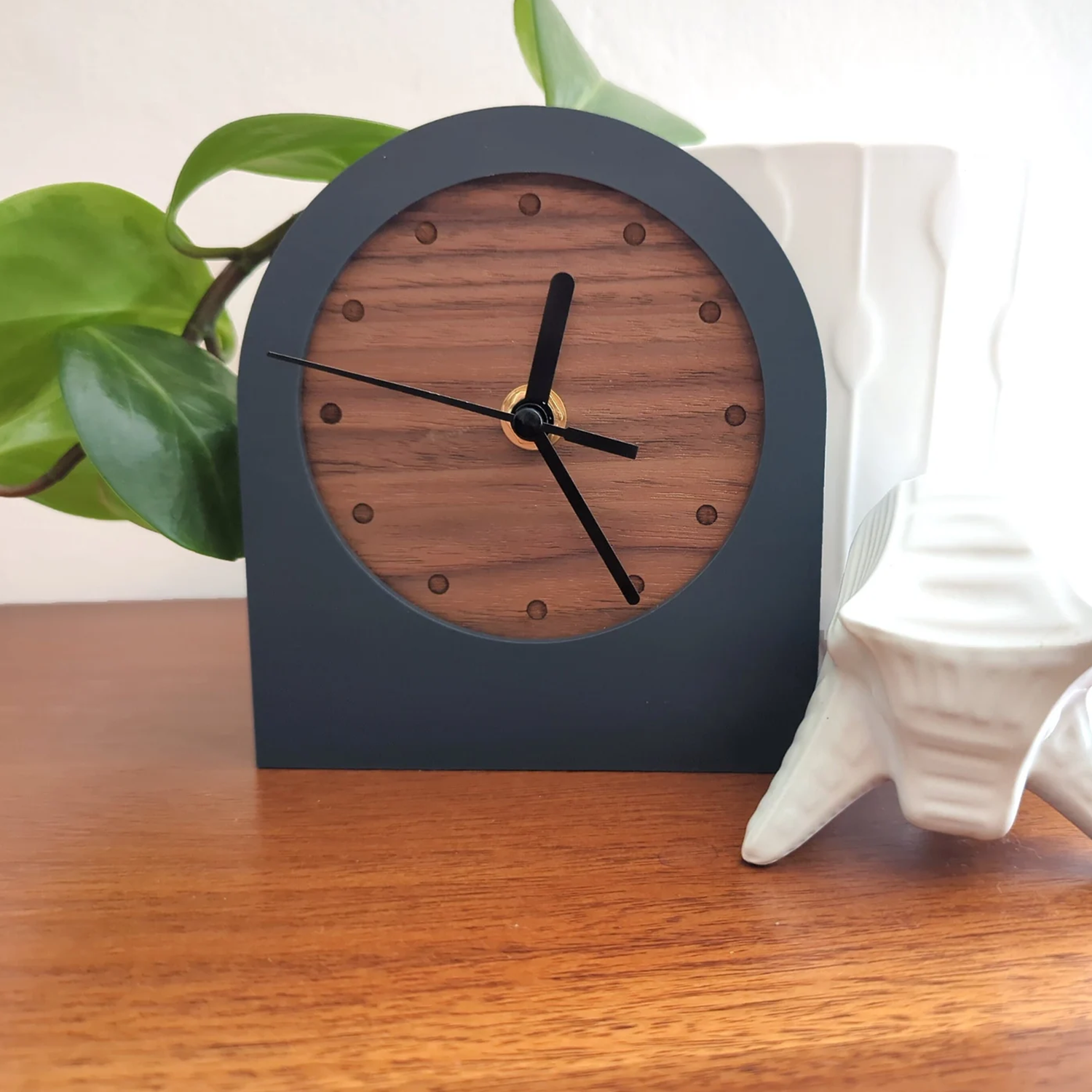 Layered Arch Silent Quartz Tabletop Decor Clock